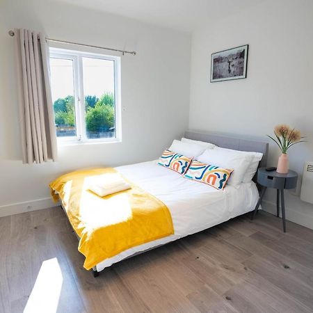 No 02 Studio Flat Available Near Aylesbury Town Station Eksteriør billede