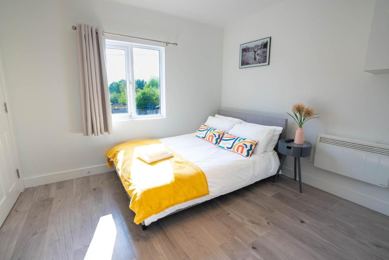 No 02 Studio Flat Available Near Aylesbury Town Station Eksteriør billede
