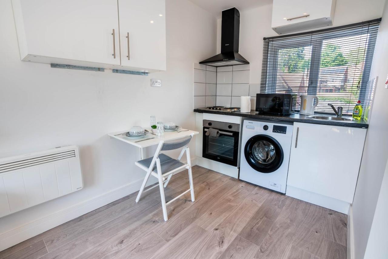 No 02 Studio Flat Available Near Aylesbury Town Station Eksteriør billede